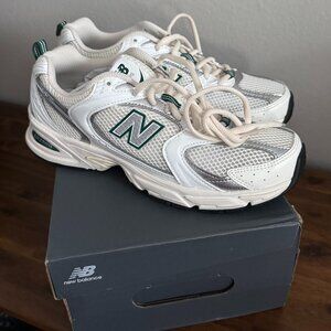New Balance 530 Unisex Sneakers in Sea Salt with White and Marsh Green